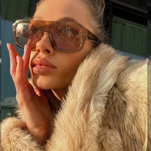 VEHLA Kaia Sunglasses in Toffee/ Caramel